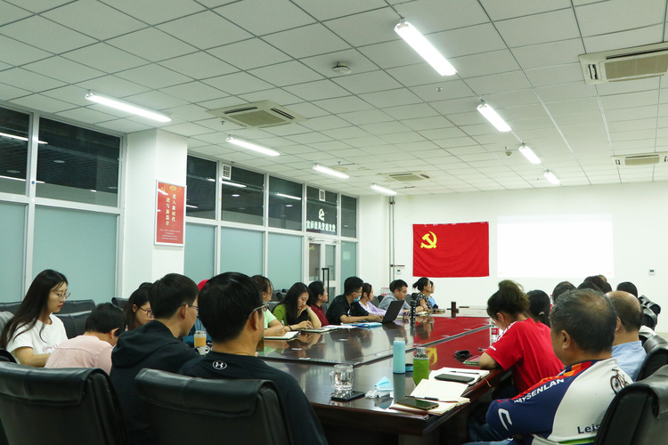 20220619+校區(qū)文理學(xué)院外語系黨支部開展“鑄牢中華民族共同體意識”專題黨課1