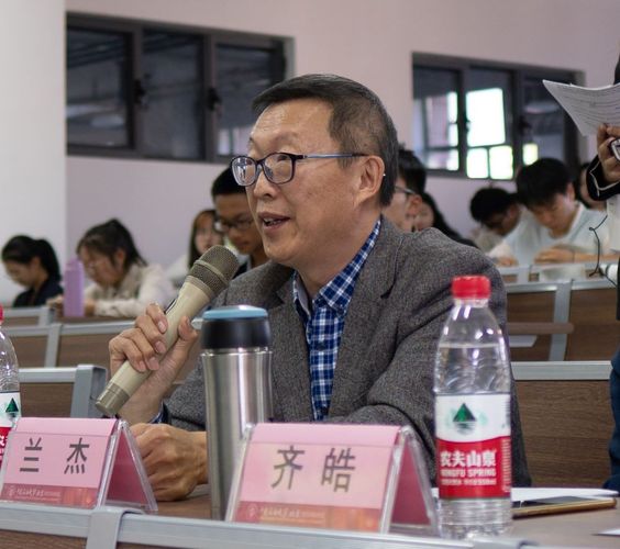 20231026 校區(qū)舉辦2023年“外研社·國(guó)才杯”“理解當(dāng)代中國(guó)”大學(xué)生外語(yǔ)能力大賽演講賽項(xiàng)英語(yǔ)組校內(nèi)選拔賽暨第八屆“石英杯”英語(yǔ)演講大賽 (2)