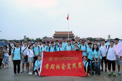 13兩校區(qū)學(xué)生升旗儀式