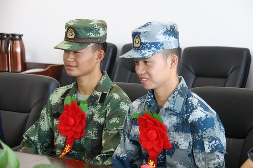 20170910參軍入伍  無上光榮——中國石油大學(xué)（北京）克拉瑪依校區(qū)舉行2017年新兵入伍歡送會(huì)-張寶 王樂 (3)
