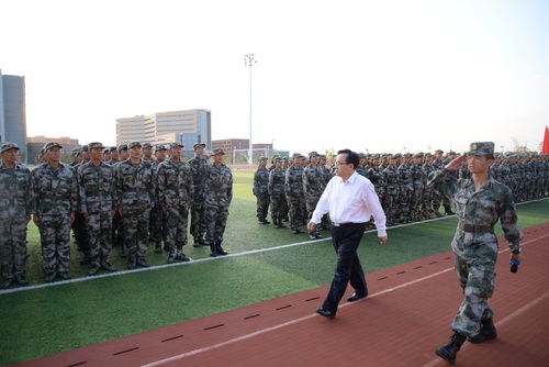 20170910-中國石油大學(xué)（北京）克拉瑪依校區(qū)舉行2017級新生軍訓(xùn)結(jié)典禮-劉宇峰.3