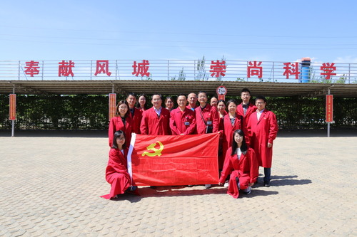 20190510校-區(qū)機關(guān)第一、第二黨支部前往風城油田作業(yè)區(qū)開展主題黨日活動-吳雙、張世棟、張璐璐 (3)